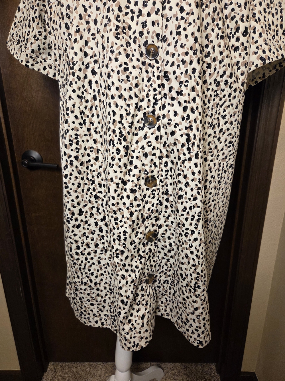 Button-Front Leopard Print Shirt Dress — Beige Black Spotted NWT - Picture 4 of 15
